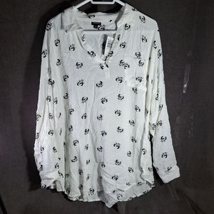 Torrid White with Black Skulls Print Crinkle Gauze Collared V-Neck Blouse NWT 3X